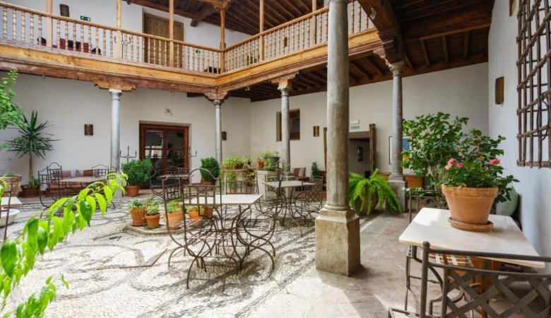 Granada’da Nerede Kalınır? – En İyi Granada Konaklama Rehberi