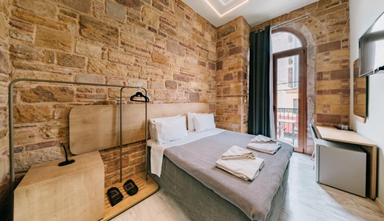 Sakız Adası’nda Nerede Kalınır? En İyi Bölgeler ve Otel Tavsiyeleri